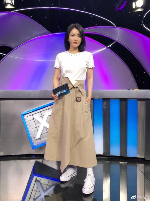 上海美女主持杨乐过敏严重 双眼皮肿成单眼皮,自侃"肿得像鱼"