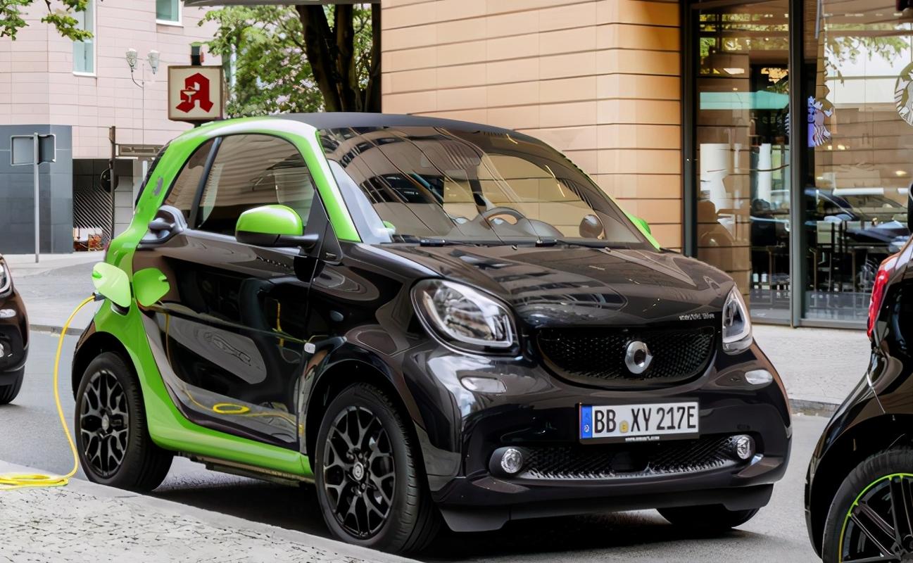 吉利奔驰smart来袭纯电动造型很拉风车长或将超4米要超神