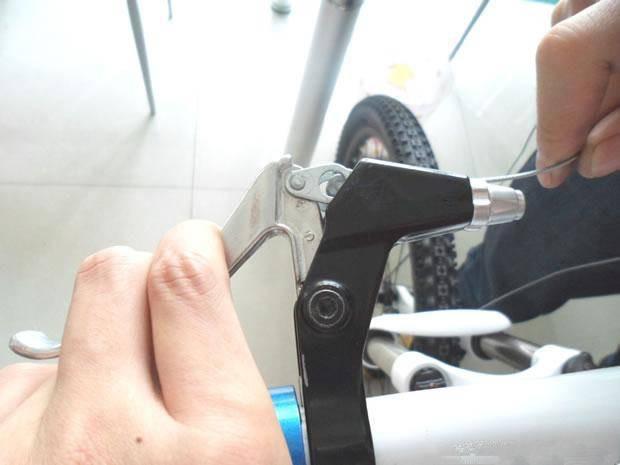 山地自行车如何安装刹车线