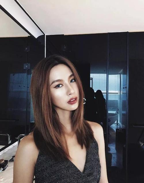 有时工作完回家后,徐梦婷总是会感到身心俱疲,累的不行不行的.▼