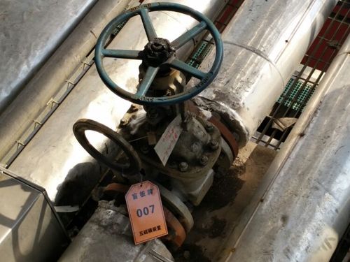 挂上盲板标识牌,认真做好装置安全隔离措施,为车间检修工作迈出了第一