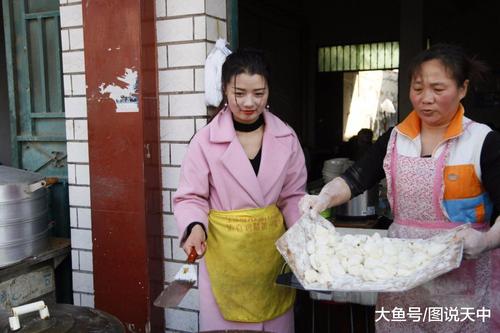 河南小镇走红网络的水煎包西施, 模样好看, 水煎包更好吃