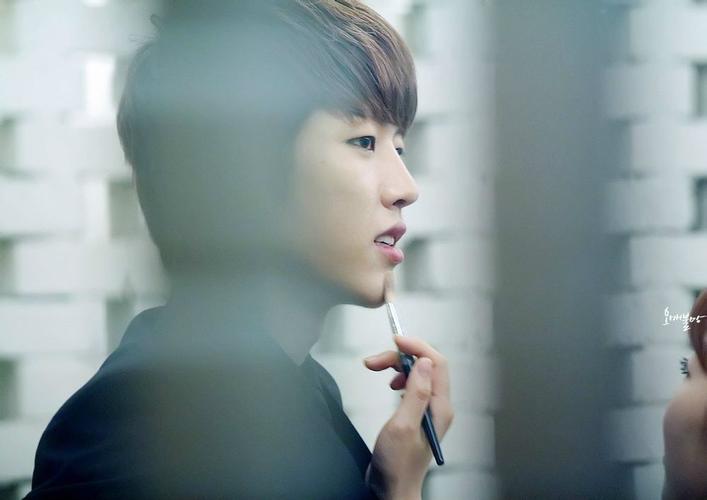 seongyeol),1991年8月27日出生于韩国京畿道龙仁市水枝区,韩国男歌手