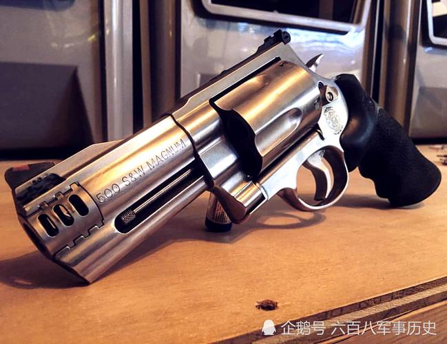 转轮手枪,西部牛仔标配,尤其银色的左轮儿,帅的不要不