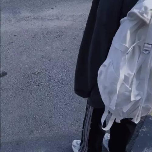 isn风格不露脸男生头像:血染江山的画,怎敌你眉间一点