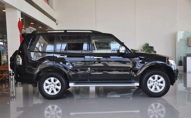 2020款三菱帕杰罗劲畅现身,老司机感叹:国产"霸道"有对手了