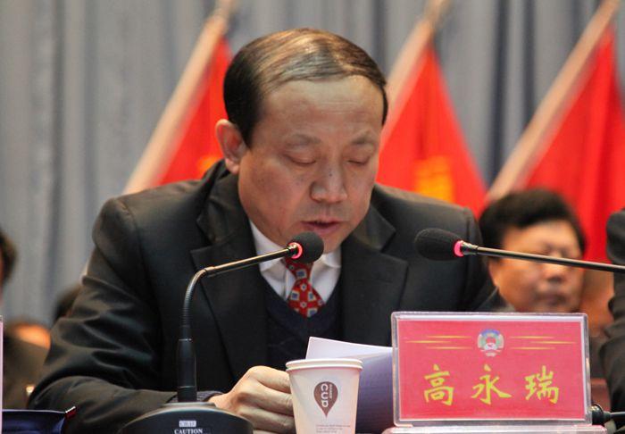 图为:县委书记高永瑞在政协陕县十一届第三次会议上讲话. 肖伟  摄