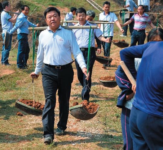 怀化市委书记张自银参加秋冬修水利侧记