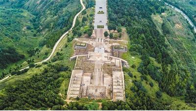 九嵕山上探昭陵