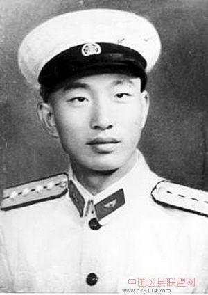 个人简介 王昆1964年4月生于安徽亳县,1986年6月入党,1982年7月参加