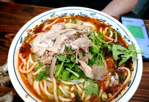 鹤壁最好吃的"牛肉饸烙面",10元一大碗,一天卖500多碗