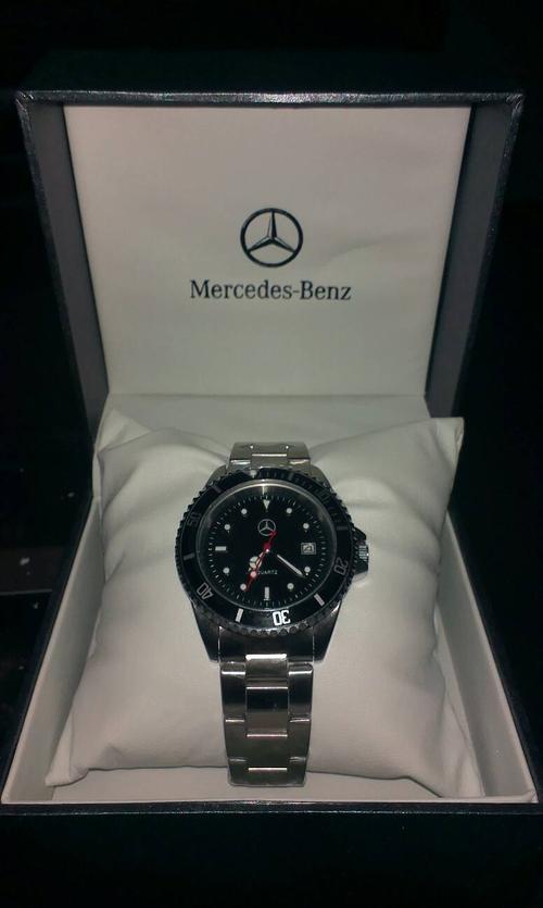 求鉴定这款奔驰手表 老爸买了部s350奔驰车,在4s店拿了个手表,老爸不