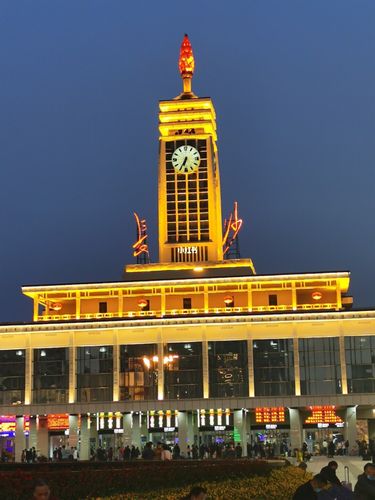 本土的长沙人带你游逛长沙火车站_旅游攻略_艺术中心