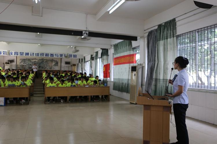 玉林分行开展"金融 诚信 校园"活动