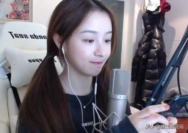 二珂停播2个月让粉丝很扎心被水友评为斗鱼第一鸽王变成周二鸽