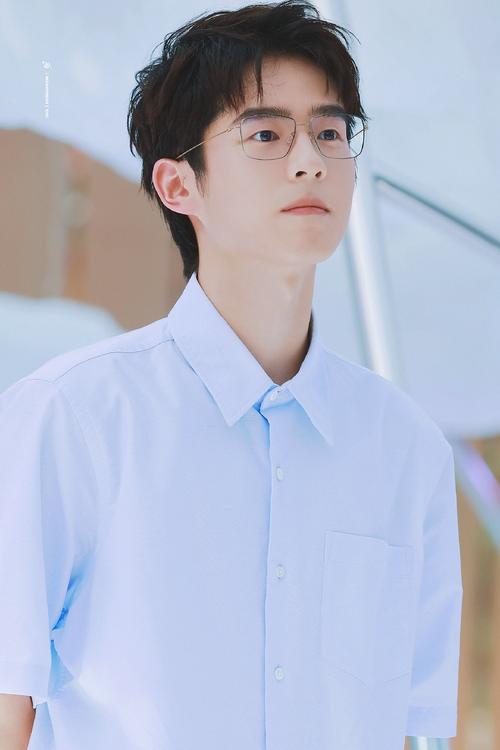 7.24号,刘昊然出席vivo活动图片(戴眼镜我好喜欢)