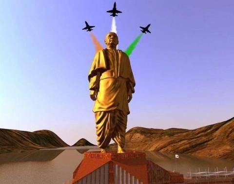 "团结雕像"(statue of unity)建于印度古吉拉特邦讷尔默达河上的一座