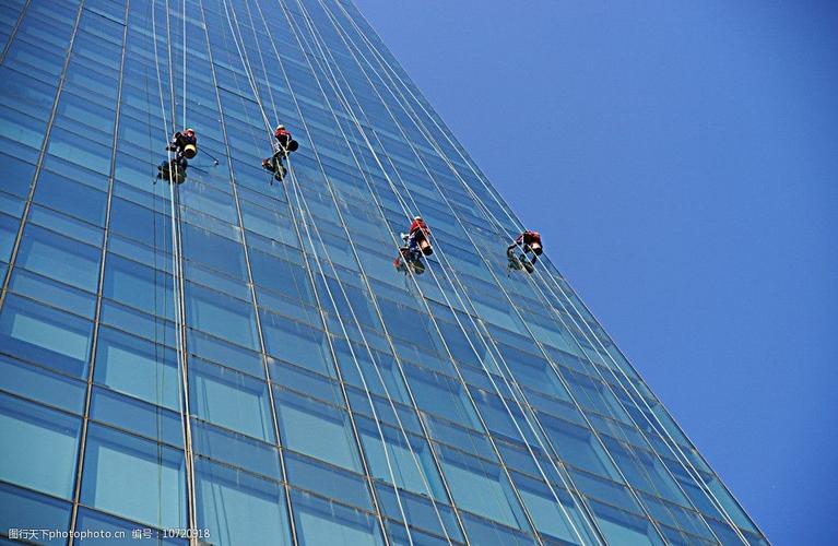 高空作业的蜘蛛人图片