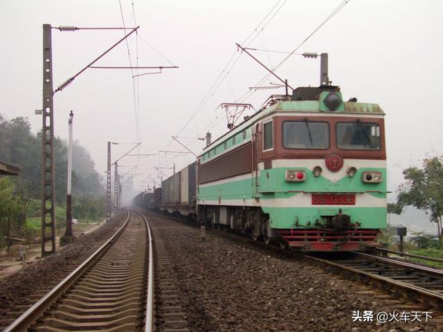 中国第二代电力机车 数量超过一千 如今大部分也退出了|内燃机车|韶山