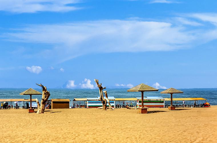 位于博斯腾湖东北岸,被誉为"新疆夏威.