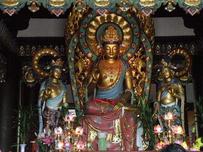 兜率内院的菩萨特别智慧的样子.