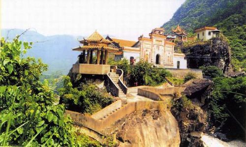 信宜市石印旅游景点位广东省于信宜市东北部的平塘镇,这里风景旖旎