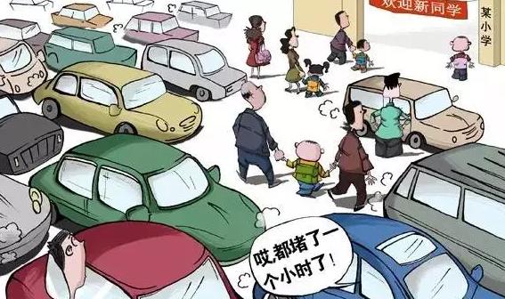 进去了,车尾还在另外一个车道里,这样很容易造成拥堵,不下雨的时候