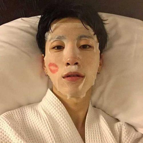 金善斌# #男头# 到泰国 敷面膜