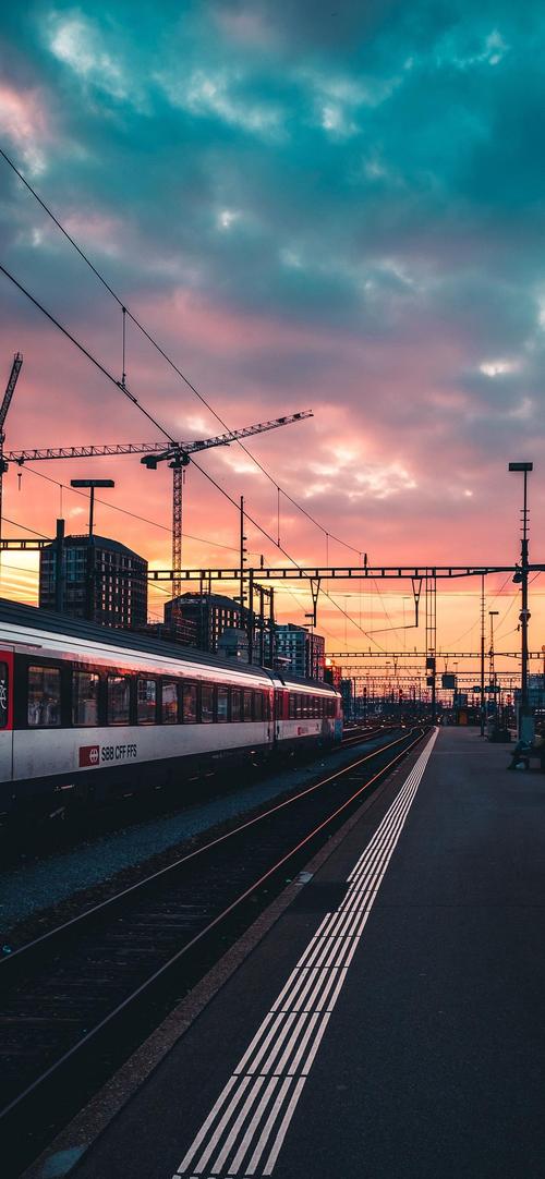 火车铁路沿途风景摄影手机壁纸