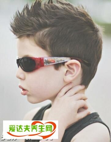 2018年小男孩流行发型介绍这几款潮流短发非常适合孩子