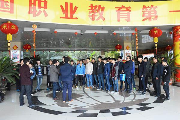给大家推荐一所技师学院——山东蓝翔技师学院