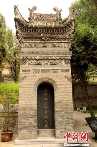 杨虎城将军墓地. 李思默 摄