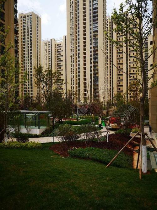 蓝光林肯公园全新精装修 明通学位房 有产权证 业主诚心出售