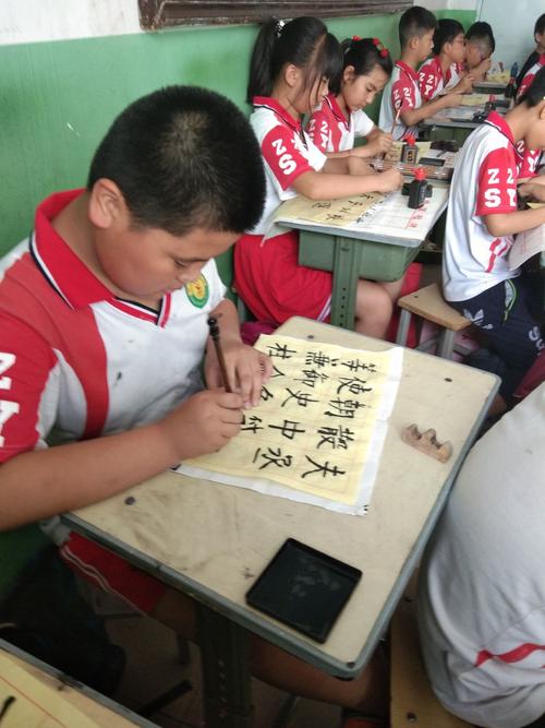 三义小学四七班小小书法家寸楷练童心,正在扬帆起航.