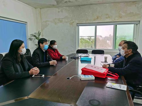 2月26日上午,市总工会经审会主任孙国宾一行到独山港镇穗轮村进企慰问