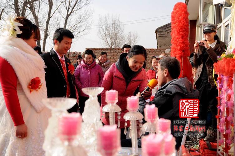 【组图】[高清]跟拍河北农村婚礼:英俊新郎遭脱光 宴请全村老少连吃