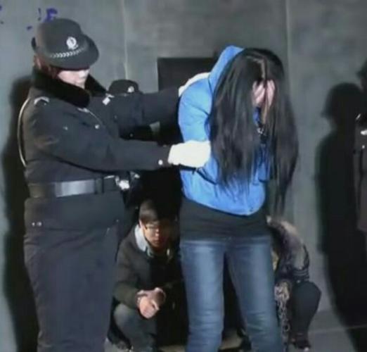 这女犯被执行死刑,为什么要用手庶面