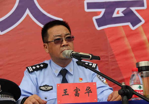 贵州省余庆县公安局举行"双提升"誓师大会暨集中宣传活动