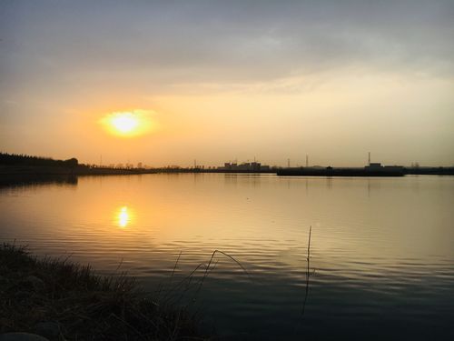 渭河边野餐