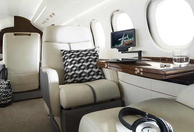 爱飞嘉私人飞机|王思聪出售猎鹰7x,公务机标杆是什么神仙机型?