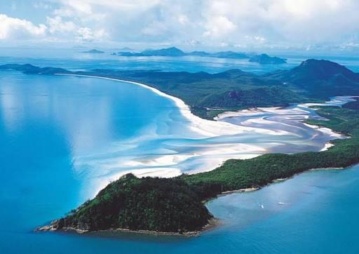 众说长江 专题报道   从三江汇合的四川宜宾到长江入海口的上海,横跨