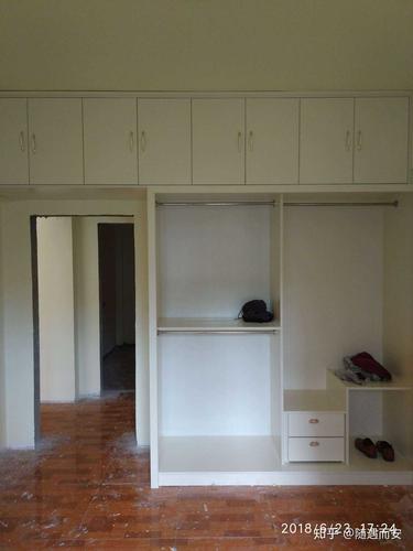 谈一谈家装行业手工衣柜对比定制衣柜优劣对比!