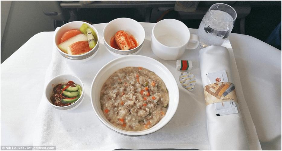 图为东京至首尔韩亚航空公司航班所供飞机餐,传统早餐开启一天活力.