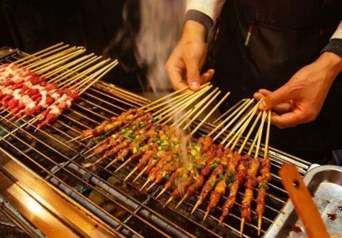 和女生一起吃烧烤,聪明人一般不点"这4样",一人吃爽大家尴尬