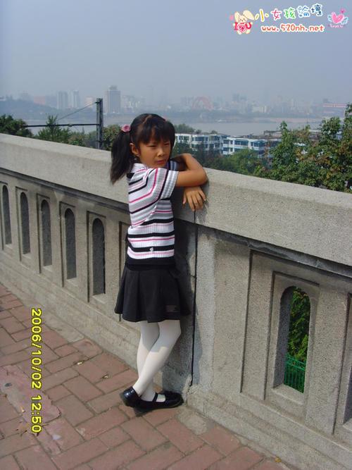 求穿白丝袜的小学生照片.