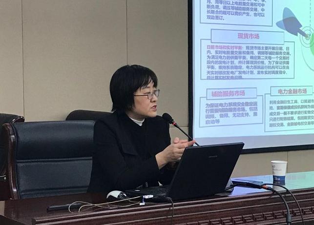 图为董军做主题演讲