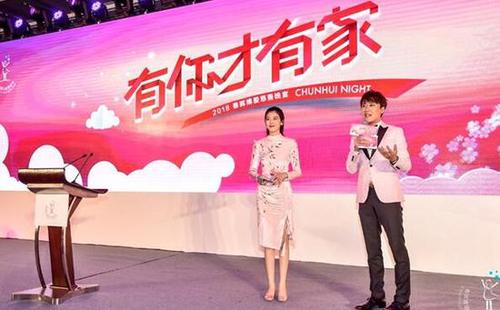 著名掌管人李佳念与掌管人田甜.