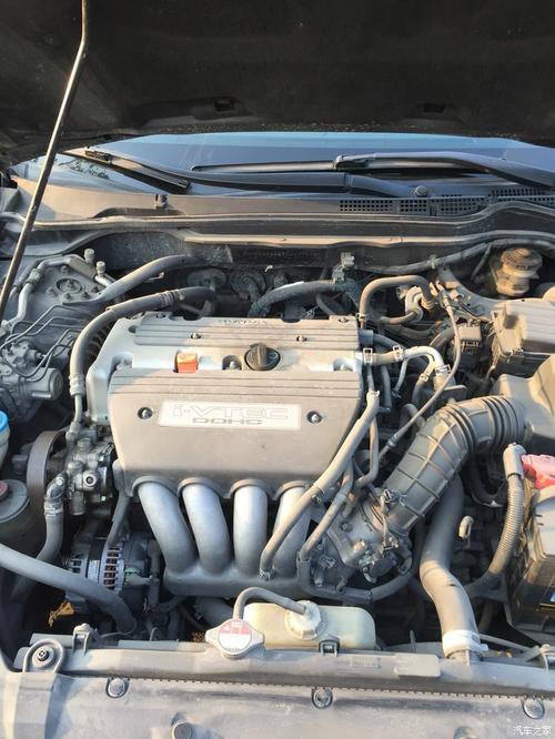 发动机仓 来个全景图 灰尘较 但运行起来 给力