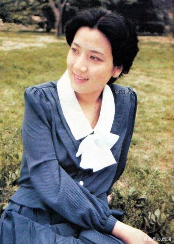 昔日女神李秀明 从影18年银幕形象大集合 最后一个已