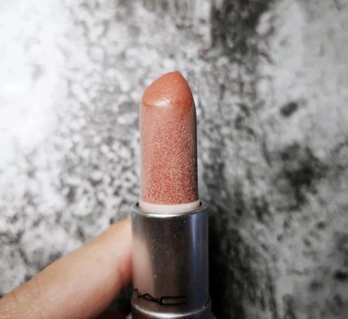 过期口红到底能不能用?从这四个方面判断,中一点就说明该扔了!